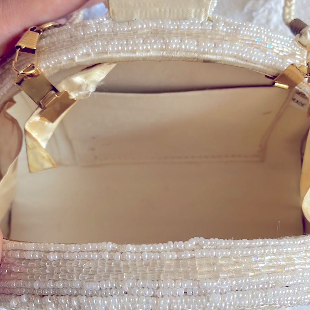 Vintage beaded Pearl clutch with detachable strap - Picture 6 of 9